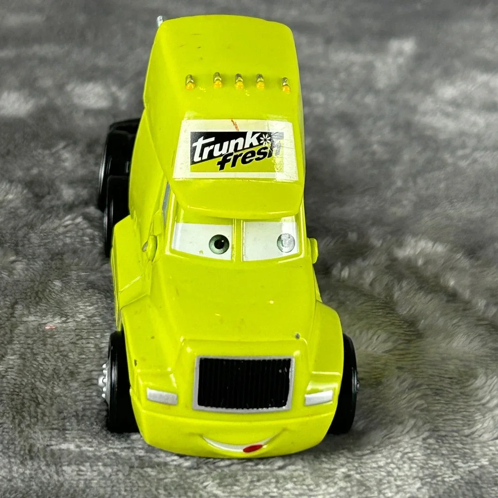 Disney Pixar Cars Trunk Fresh Hauler 34 Diecast Semi Truck Trailer Lime Green